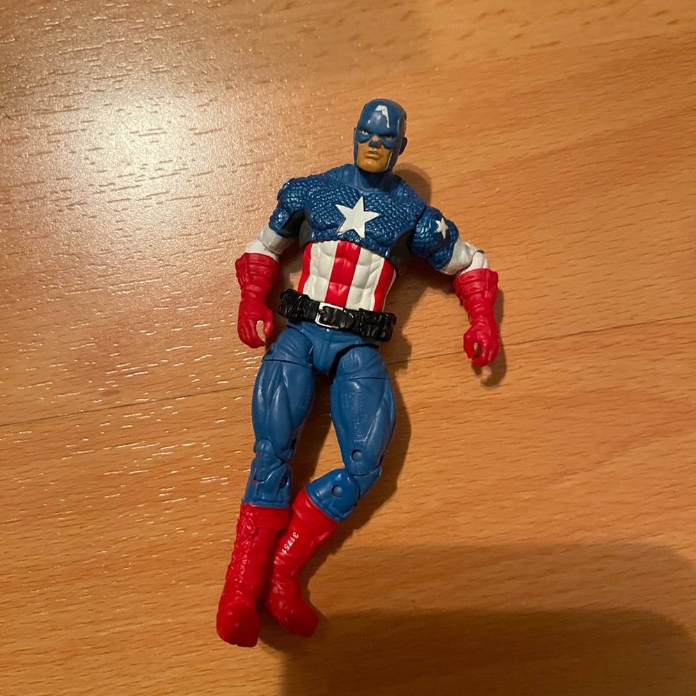 Hasbro 2013 Marvel figure Captain America Marvel 31751 bendable posable knees